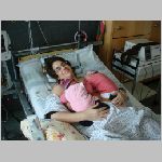 14 Mami freuts - ist aber auch ziemlich geschafft von der Operation.JPG